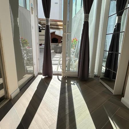 Luxury Apartment Martinis With Pool Split Kültér fotó