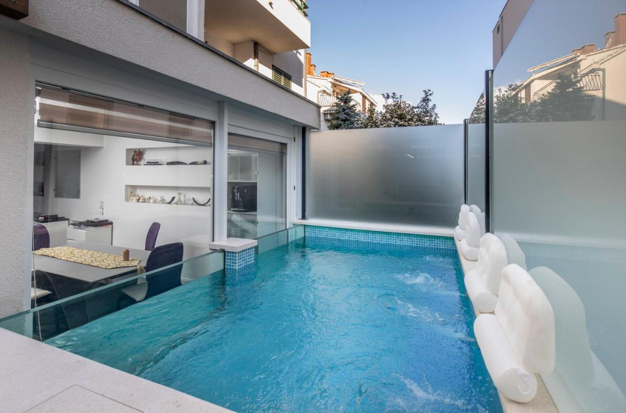 Luxury Apartment Martinis With Pool Split Kültér fotó