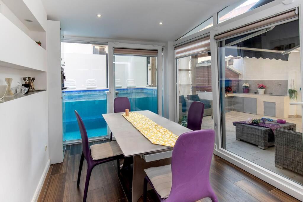 Luxury Apartment Martinis With Pool Split Kültér fotó