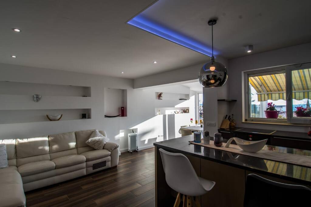 Luxury Apartment Martinis With Pool Split Kültér fotó