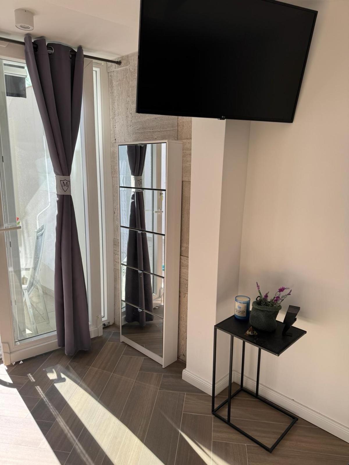Luxury Apartment Martinis With Pool Split Kültér fotó