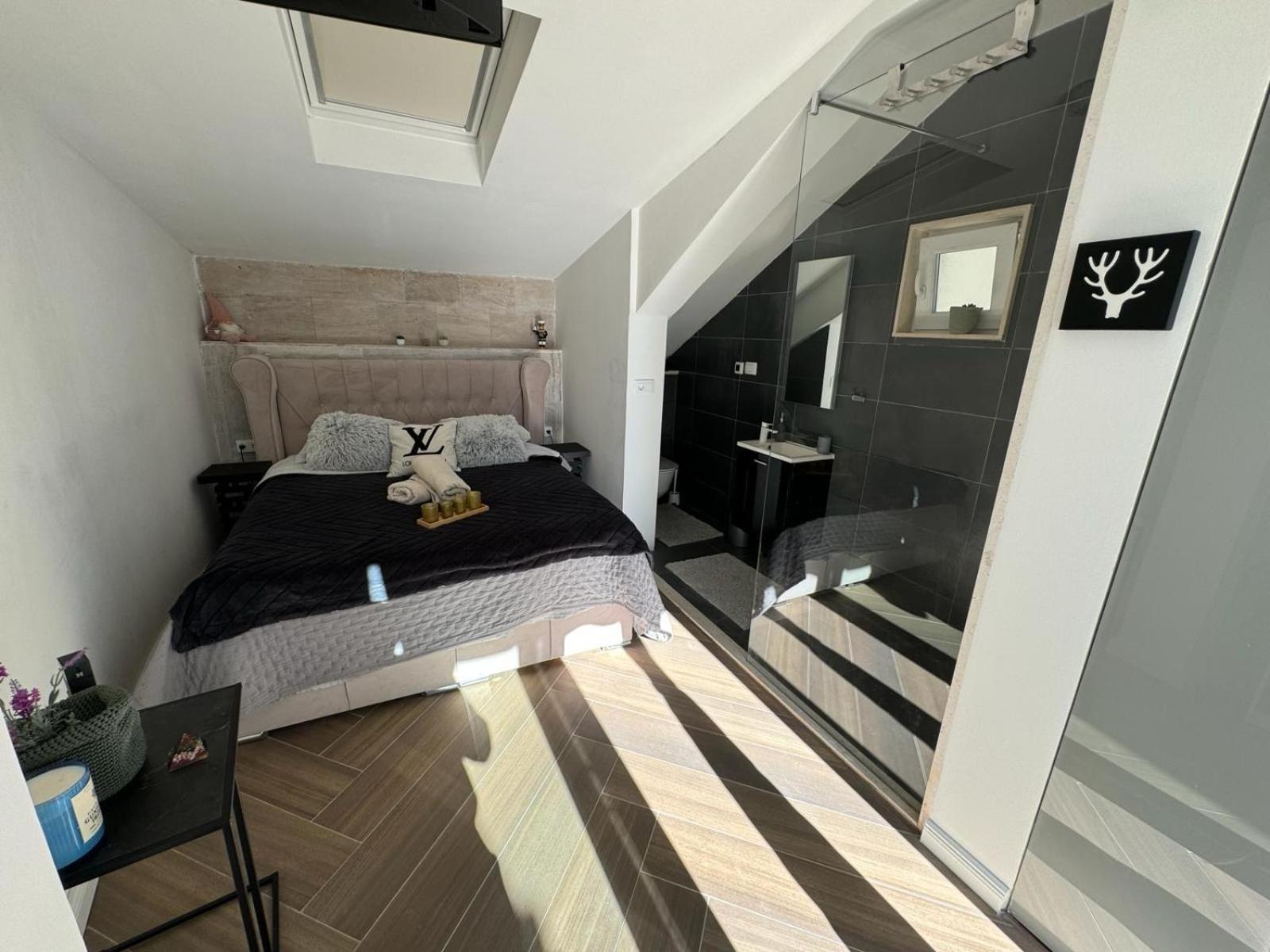 Luxury Apartment Martinis With Pool Split Kültér fotó
